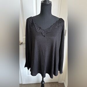 BloomChic Black Ribbed Lace Top